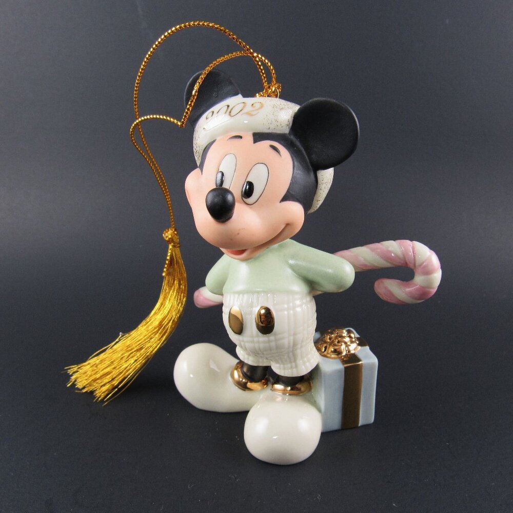 LENOX PORCELAIN CHRISTMAS 2002 MICKEY ORNAMENT (E36)